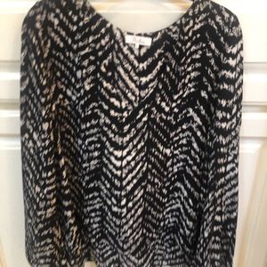 Like New Parker Silk Print Blouse .